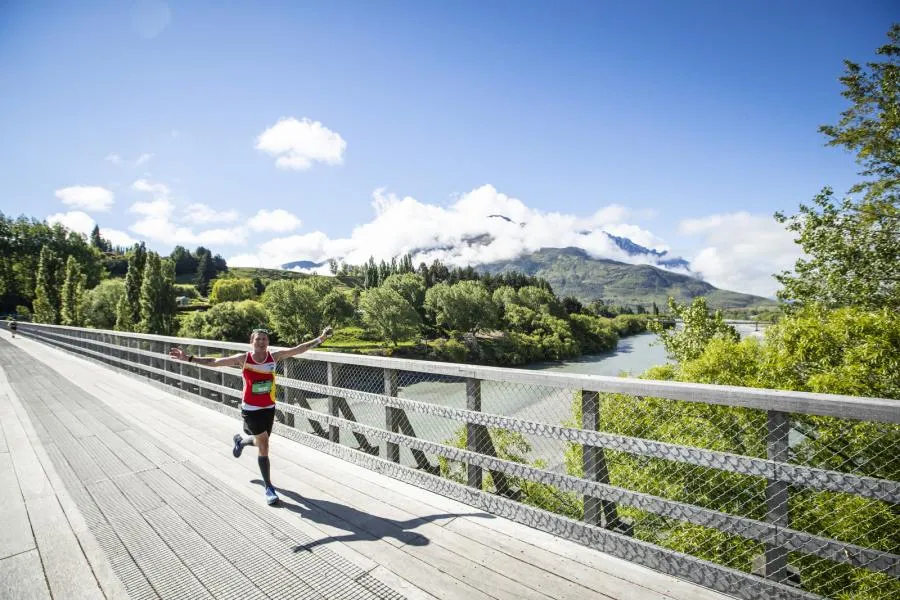 Queenstown Marathon - Runnning across the bridge